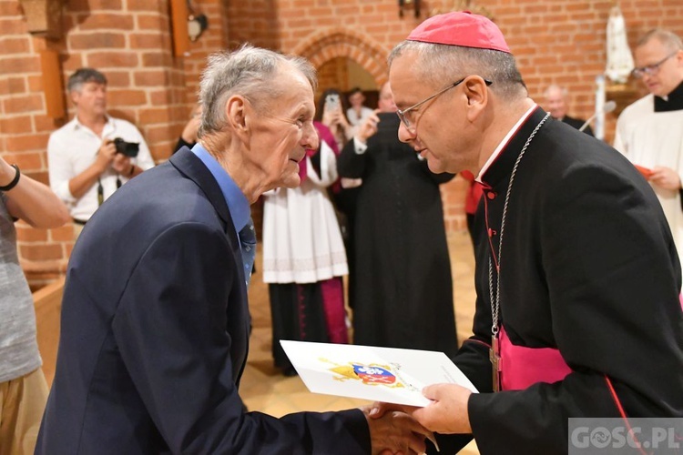 Wręczenie odznaczenia Zasłużony dla Diecezji Zielonogórsko-Gorzowskiej