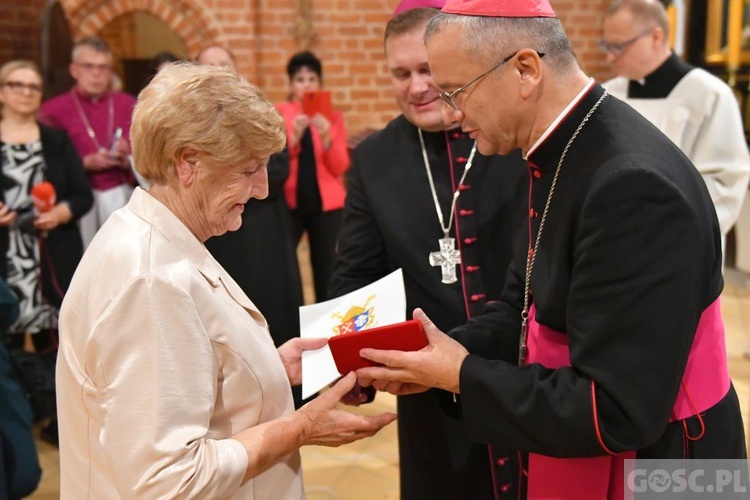 Wręczenie odznaczenia Zasłużony dla Diecezji Zielonogórsko-Gorzowskiej