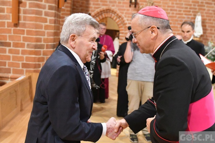 Wręczenie odznaczenia Zasłużony dla Diecezji Zielonogórsko-Gorzowskiej