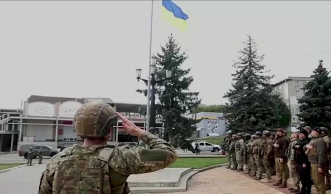 W odbitej z rąk wojsk rosyjskich Bałakliji oficjalnie podniesiono ukraińską flagę