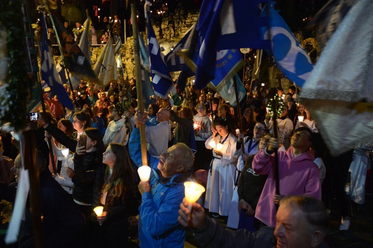 Nabożeństwo ze świecami na Górze św. Anny