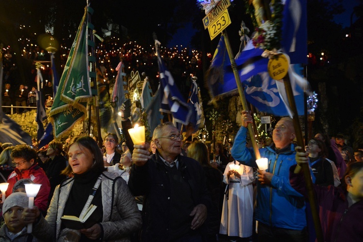 Nabożeństwo ze świecami na Górze św. Anny