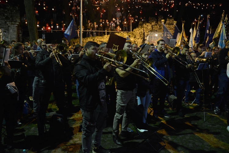 Nabożeństwo ze świecami na Górze św. Anny