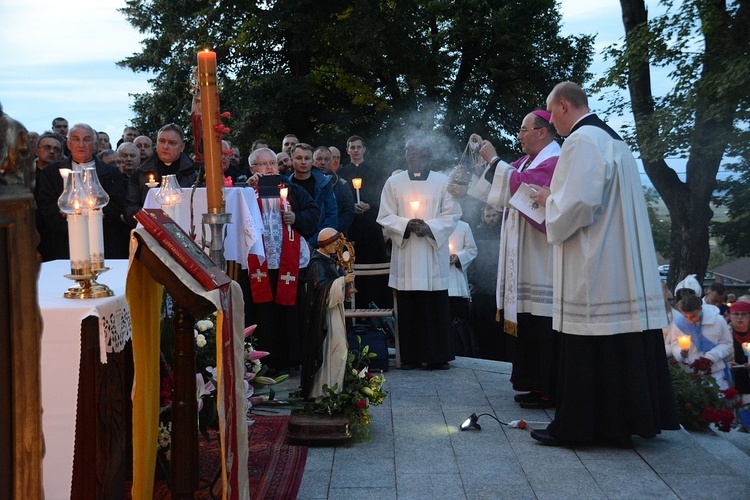 Nabożeństwo ze świecami na Górze św. Anny