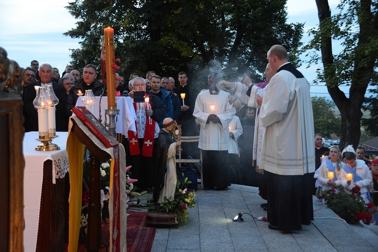 Nabożeństwo ze świecami na Górze św. Anny