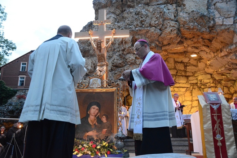 Nabożeństwo ze świecami na Górze św. Anny