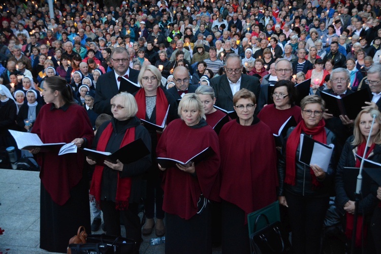 Nabożeństwo ze świecami na Górze św. Anny