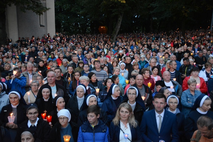 Nabożeństwo ze świecami na Górze św. Anny