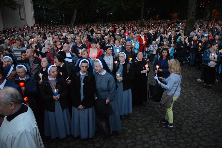 Nabożeństwo ze świecami na Górze św. Anny