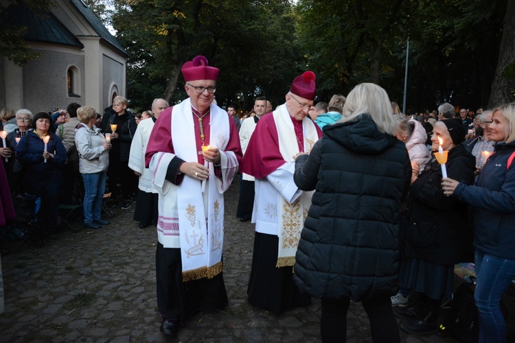 Nabożeństwo ze świecami na Górze św. Anny