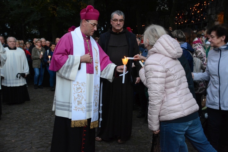 Nabożeństwo ze świecami na Górze św. Anny