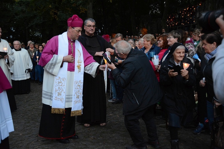 Nabożeństwo ze świecami na Górze św. Anny