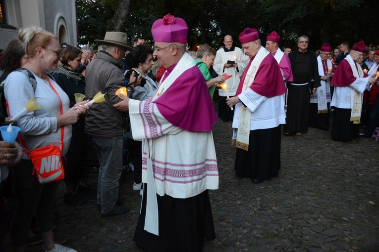 Nabożeństwo ze świecami na Górze św. Anny