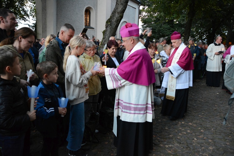 Nabożeństwo ze świecami na Górze św. Anny