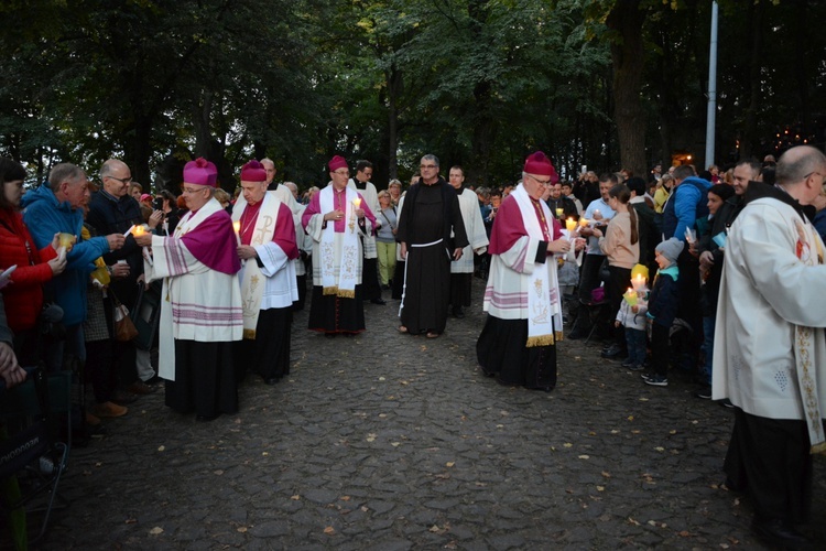 Nabożeństwo ze świecami na Górze św. Anny