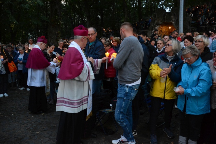 Nabożeństwo ze świecami na Górze św. Anny