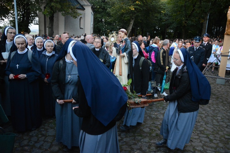 Nabożeństwo ze świecami na Górze św. Anny