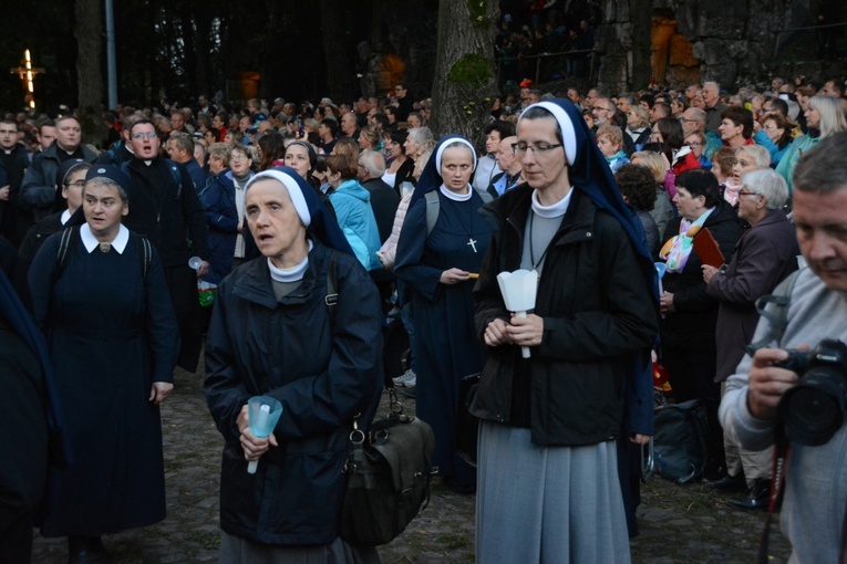 Nabożeństwo ze świecami na Górze św. Anny