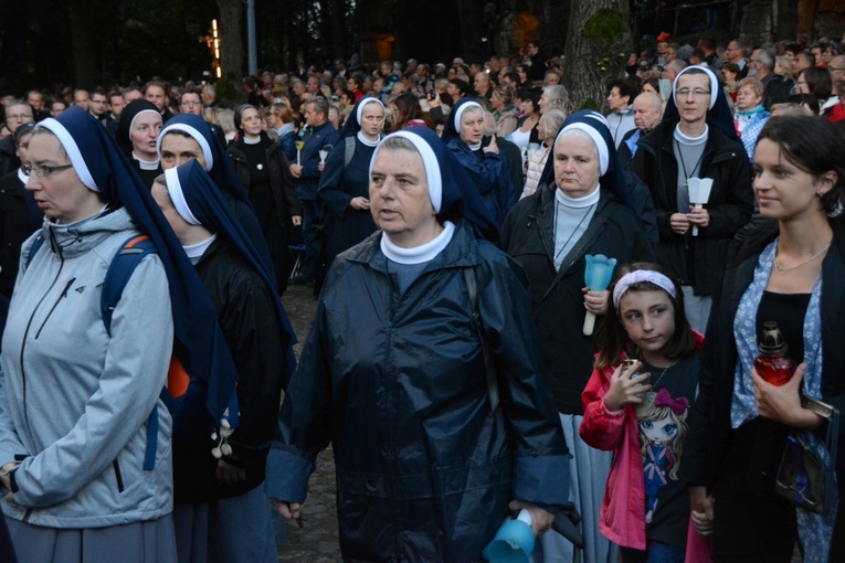 Nabożeństwo ze świecami na Górze św. Anny