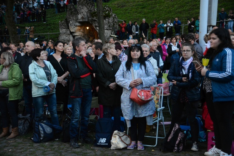 Nabożeństwo ze świecami na Górze św. Anny