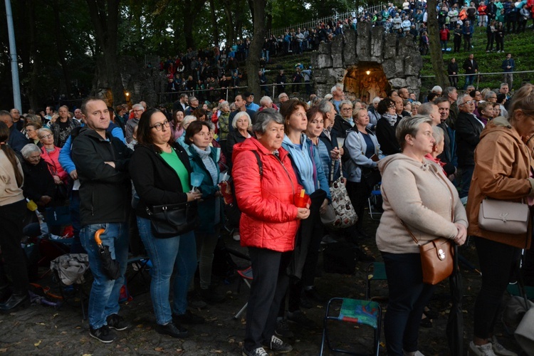 Nabożeństwo ze świecami na Górze św. Anny