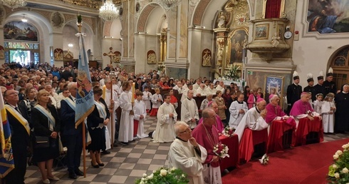 Abp Galbas w Pszowie: potrzeba uśmiechu, który jest znakiem radości serca