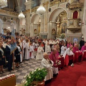 Abp Galbas w Pszowie: potrzeba uśmiechu, który jest znakiem radości serca