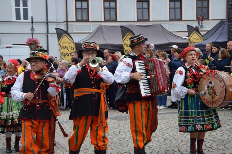 45. Skierniewickie Święto Kwiatów, Owoców i Warzyw. Parada