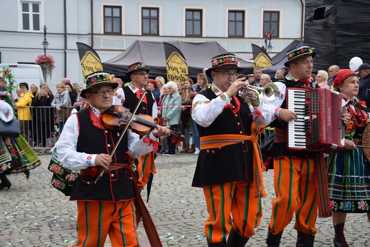 45. Skierniewickie Święto Kwiatów, Owoców i Warzyw. Parada