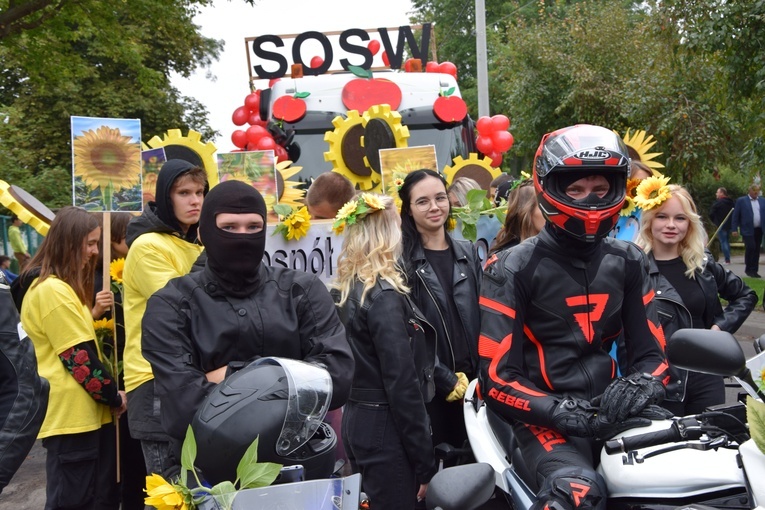 45. Skierniewickie Święto Kwiatów, Owoców i Warzyw. Parada