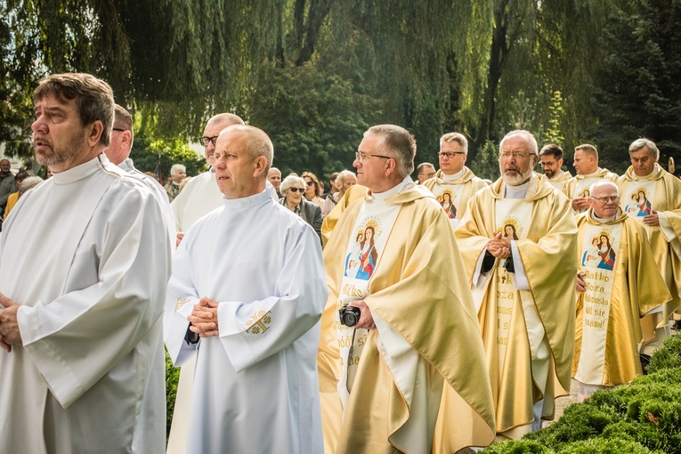 Msza św. i dożynki w Trąbkach Wielkich