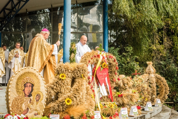 Msza św. i dożynki w Trąbkach Wielkich