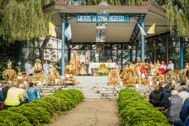 Msza św. i dożynki w Trąbkach Wielkich