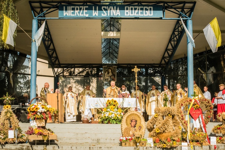 Msza św. i dożynki w Trąbkach Wielkich