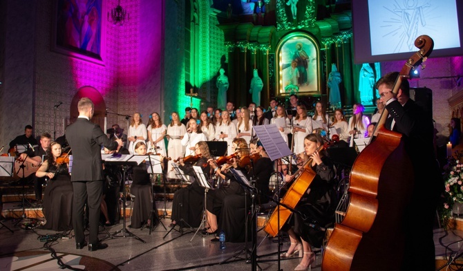 Koncert w sanktuarium w Nisku.