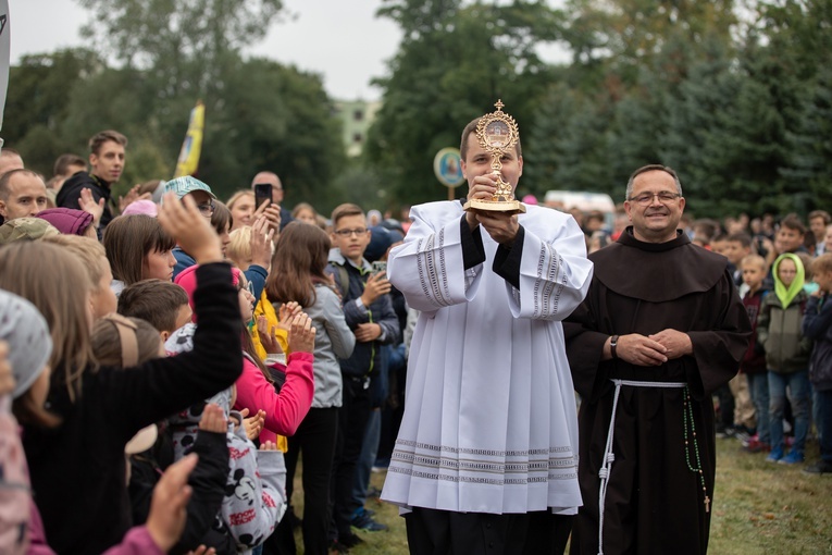 Ministranci, bielanki i scholanki - unikajcie demonów