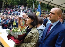 	Pielgrzymom towarzyszyła ikona Świętej Rodziny, która wcześniej nawiedzała parafie.