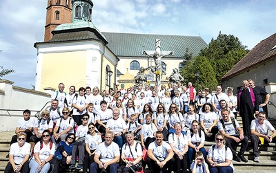 	Pątnicy zmierzali do Matki Bożej Jutrzenki Nadziei.