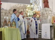 ▲	Codziennie błagalno-dziękczynna modlitwa będzie się odbywała w innym kościele, zawsze przed wystawionym Najświętszym Sakramentem.