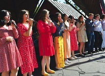 ▲	Koncert uwielbieniowy podczas ostatniej pielgrzymki Ruchu Światło–Życie do Rokitna.