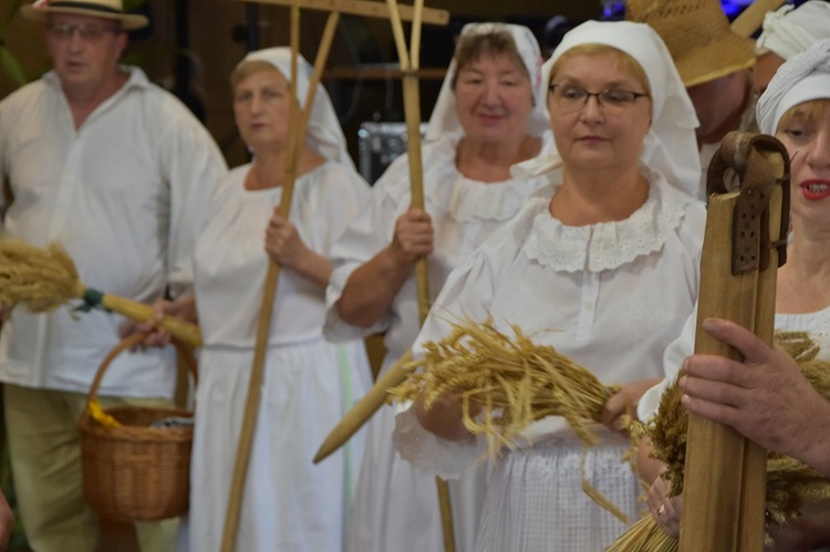 Parafialne dożynki w Mokrzeszowie