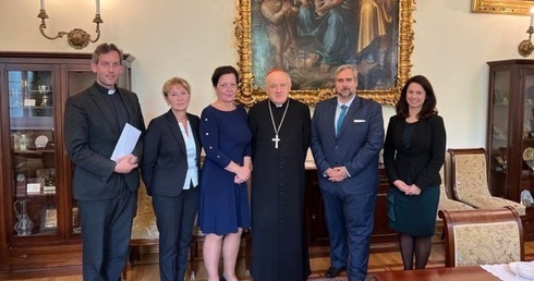 Warszawa w Budapeszcie. Kard. Nycz podarował Węgrom relikwie bł. ks. Jerzego