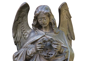 Jedyny ocalały anioł z niszy ołtarza płockiej katedry.