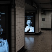 Londyńskie metro w dniu śmierci królowej.