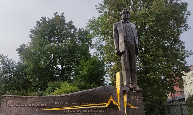Zabrze. Pomnik Zbigniewa Religi stanął przed ratuszem