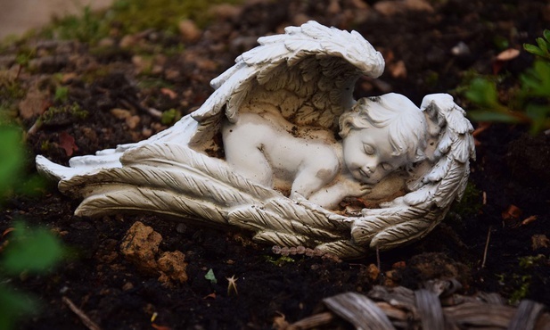 Poświęcono grób-pomnik dziecka utraconego