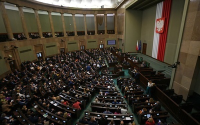 Sejm w uchwale wzywa Niemcy do przyjęcia odpowiedzialności za skutki rozpętania II wojny światowej