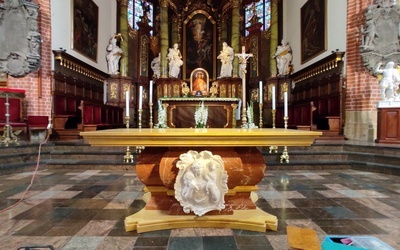 Nowy główny ołtarz w katedrze