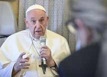 Papież odpowiada na pytanie, czy należy wysyłać broń na Ukrainę