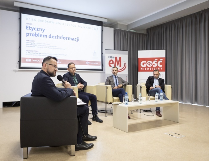 Dyskusja o etyce i mediach w "Gościu Niedzielnym"